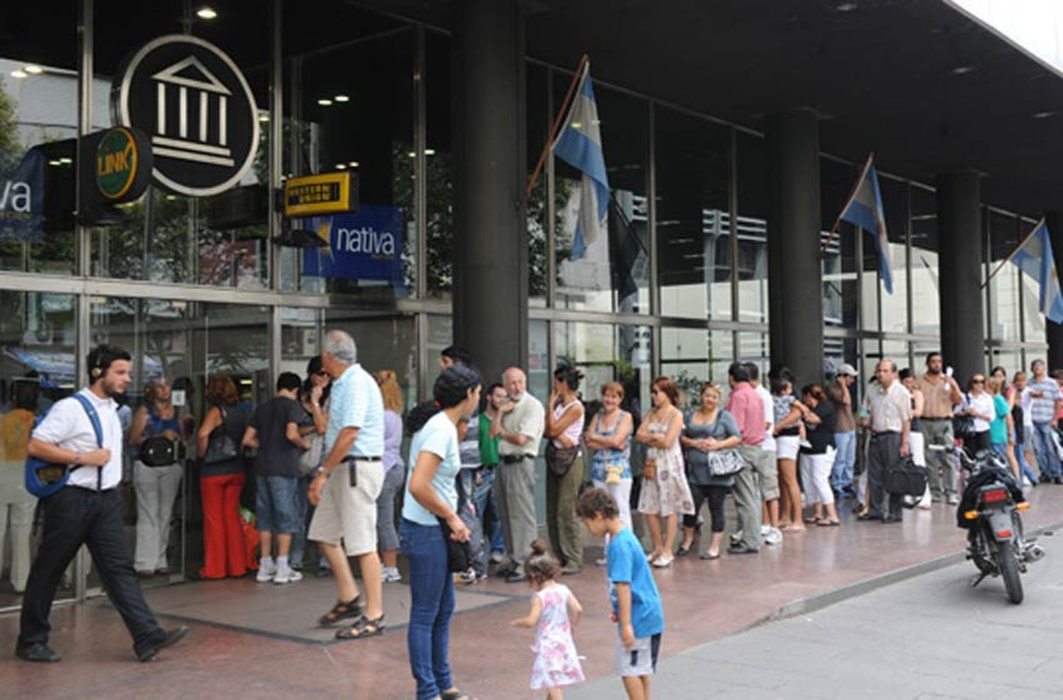 Cómo funcionan los bancos este lunes en Rosario