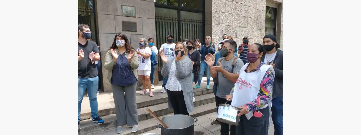 Denuncian que el Municipio "dejó de aportar alimentos frescos" a los comités barriales