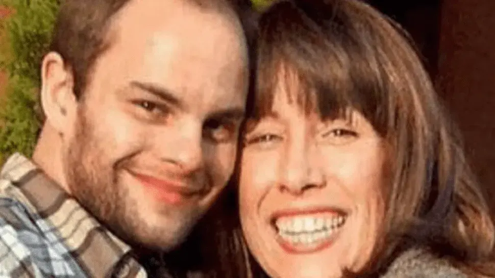 Se reencontró con su madre biológica después de 35 años, se enamoró de ella y asegura tener el mejor sexo de su vida