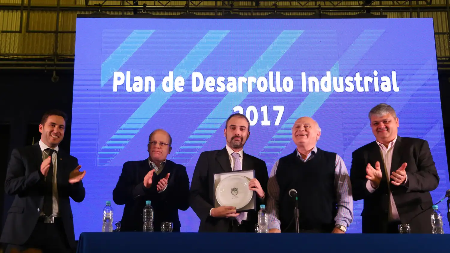 Lifschitz y Contiagini presentaron el Plan Industrial 2017