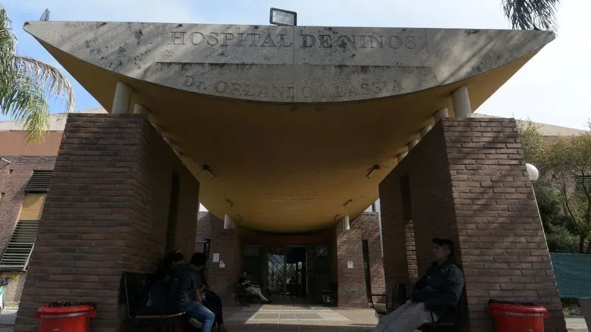 El Hospital de Niños Alassia donde permanece internado en estado crítico el menor herido. Foto: Archivo