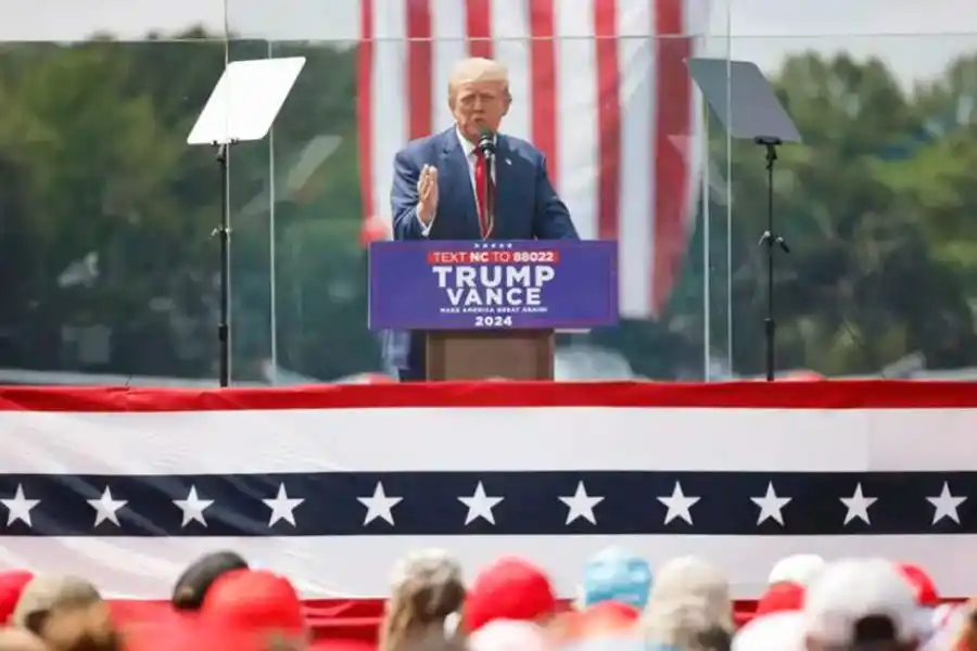 Refuerzos en la protección: Trump tuvo su primer mitin desde el atentado tras un cristal antibalas