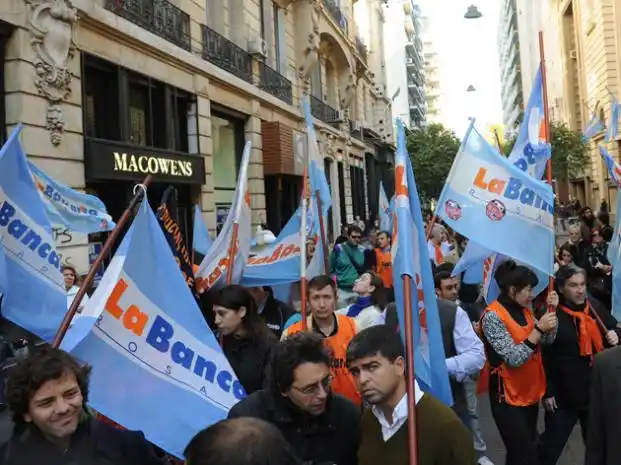 Paro de bancarios por una hora jueves y viernes