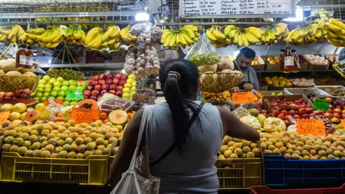 Con el salario mínimo se puede adquirir menos de 1% de la Canasta Alimentaria. Foto referencial