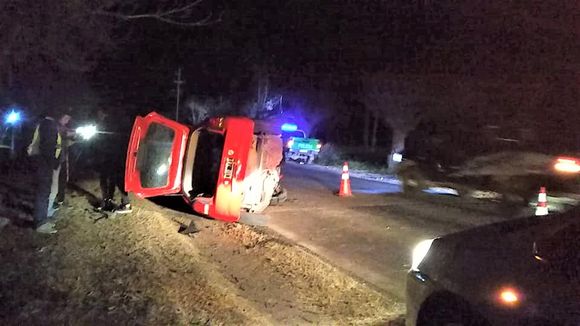 El conductor del auto que volcó en ruta 191 permanece en terapia intensiva