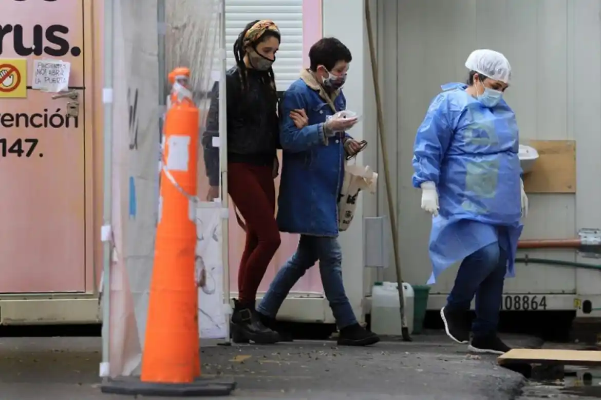 Detectaron 159 nuevas muertes y más de 7.300 contagios este lunes