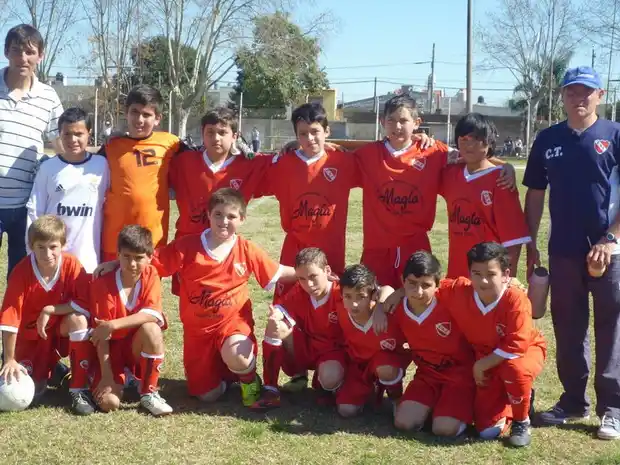 Sarmiento goleó a Central Entrerriano y Sporting se hizo grande en Urdinarrain