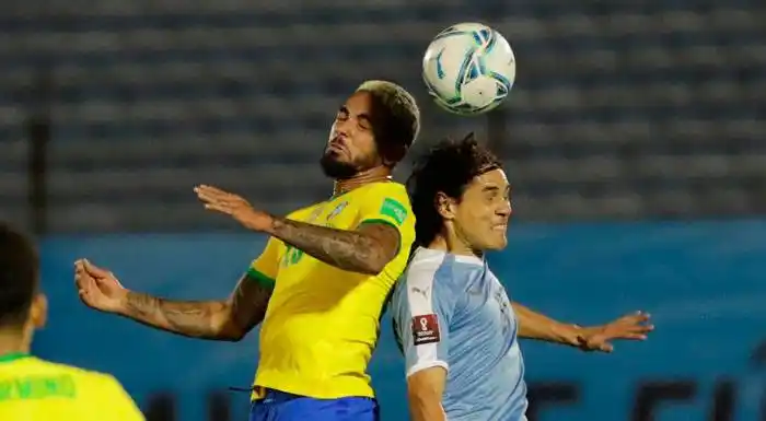 Brasil superó a Uruguay en el Estadio Centenario y se afianzó como líder 