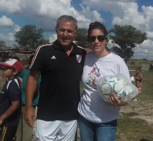 Lafaguay visitó el Barrio Dunat con el  “Mencho”