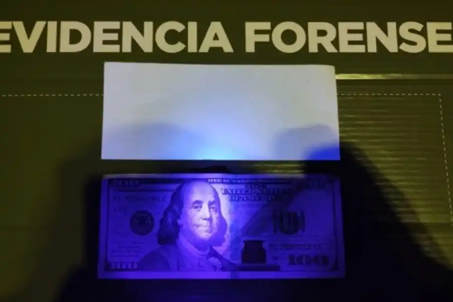 Atraparon a cuatro colombianos con gran cantidad de papel para falsificar dólares cerca de Rosario