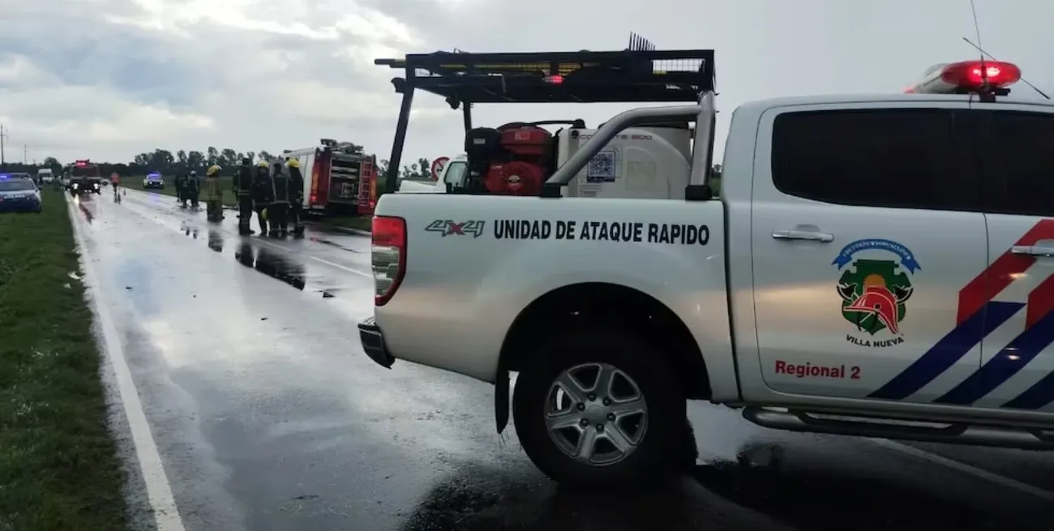 Un choque frontal entre una camioneta y un auto dejó dos muertos en Córdoba