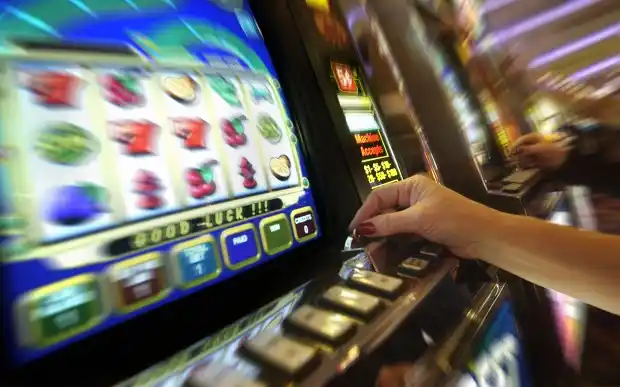 Por deudas: restringirían el ingreso a salas de juego a beneficiarios de planes sociales 