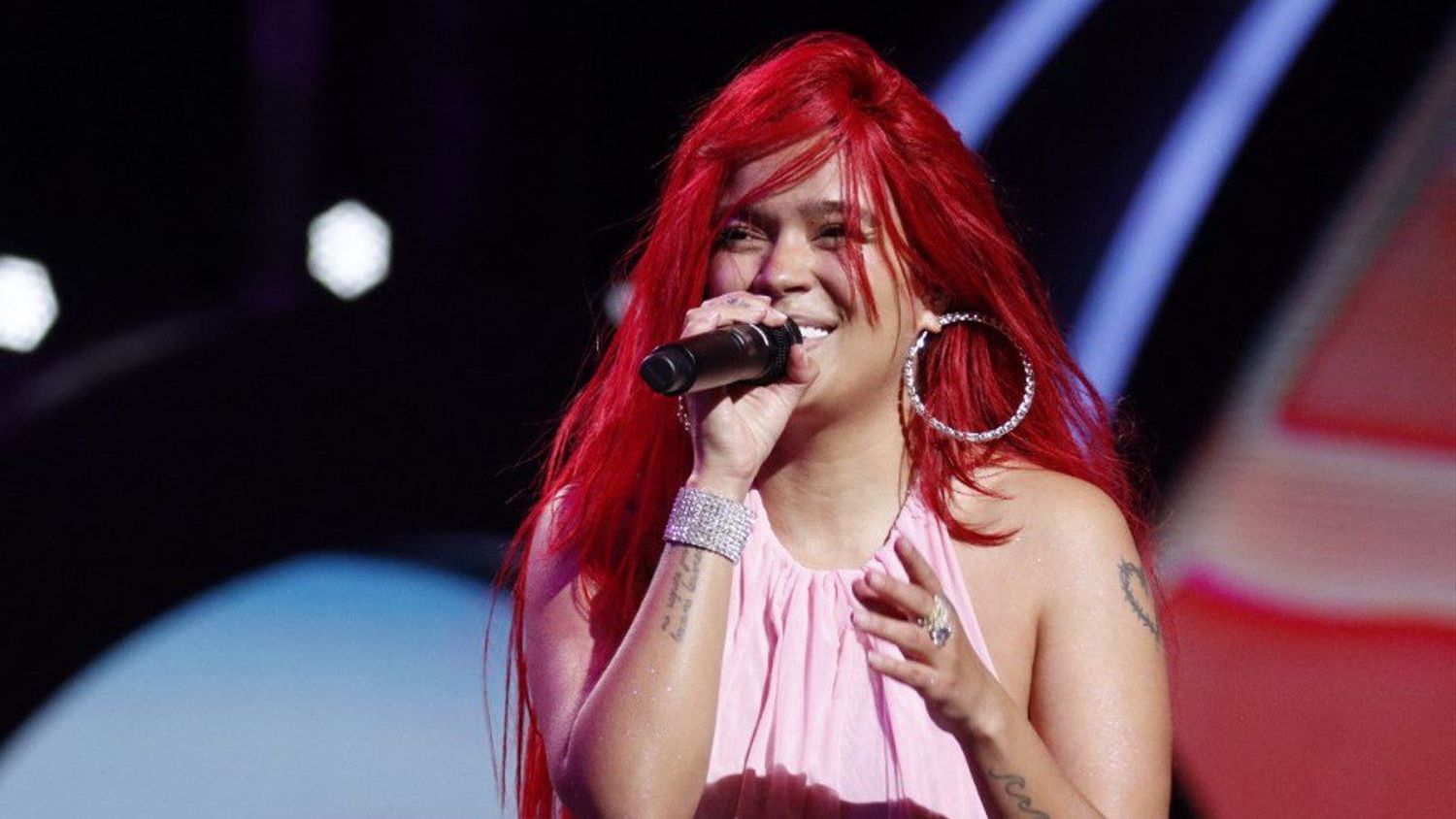 Pretendieron robarse la arepa, ahora Karol G se «roba» este manjar venezolano (video)