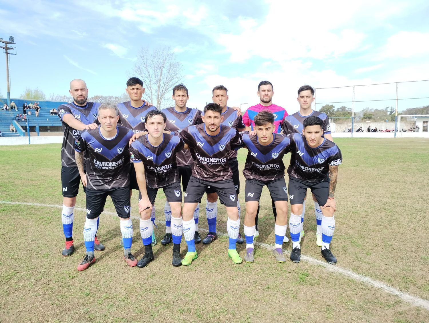 La V y su tercera victoria consecutiva para continuar con chances matemáticas de meterse entre los ocho. Foto: Fabián Gallego.