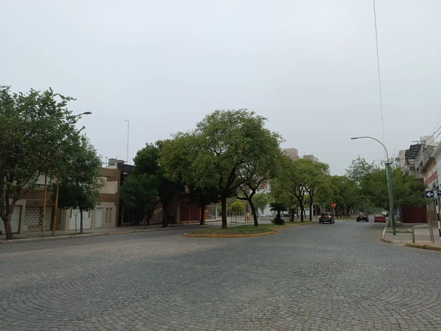 El viernes comenzó con neblina y se espera una jornada calurosa e inestable