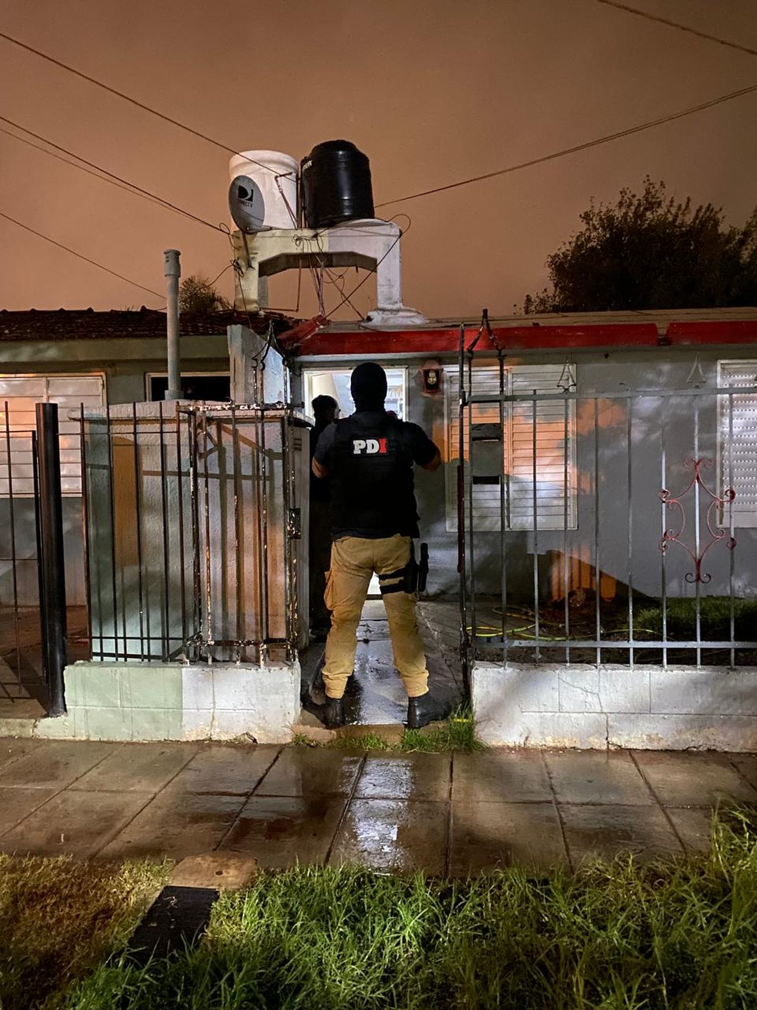 Múltiples allanamientos en Rafaela: detuvieron a una persona por múltiples disparos a una casa