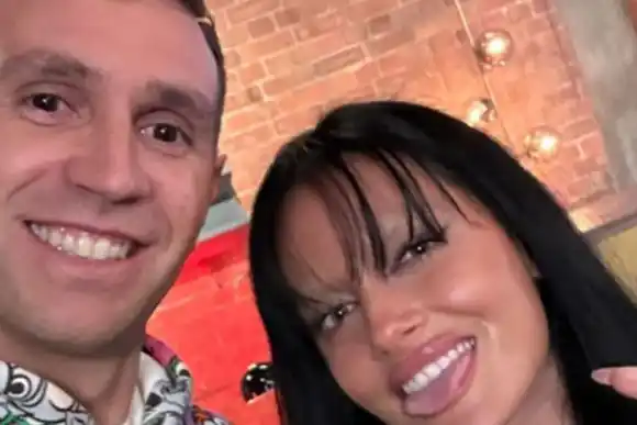 Oriana Sabatini felicitó al Dibu Martínez por un motivo extrafutbolístico: “Te amo”