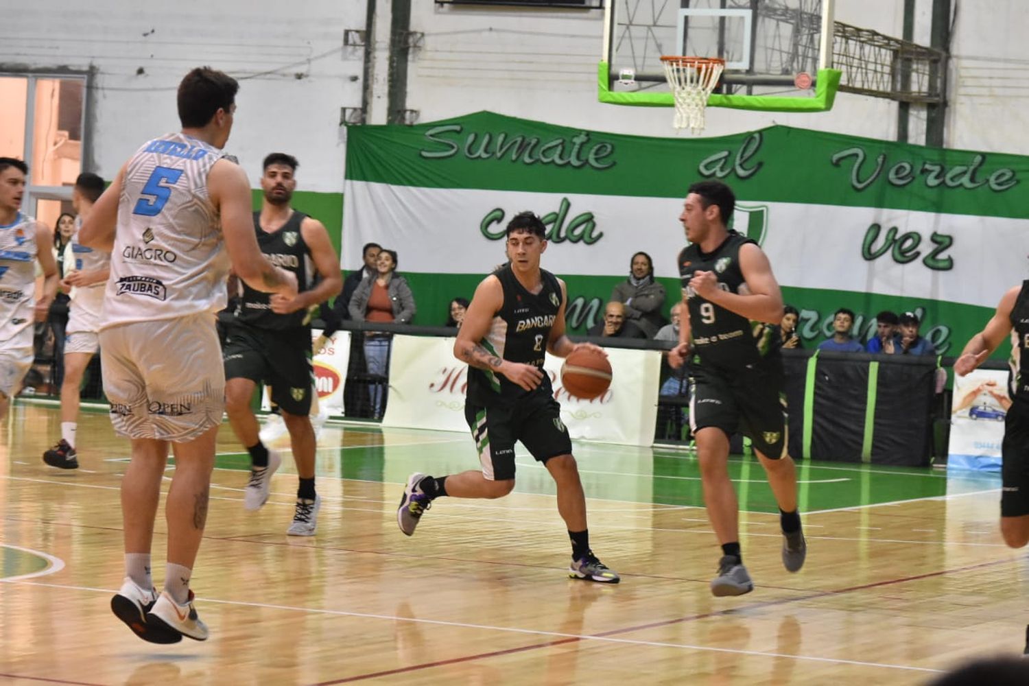 El albiverde de calles Colón y Belgrano sigue su racha triunfal. Los dirigidos por Román Nuñez otra vez sobre el final de un partido dan vuelta el resultado.