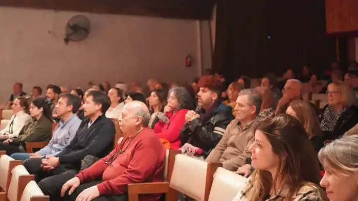 Entre el público. El intendente Arturo Rojas, Matías Sierra y Juan Gamba