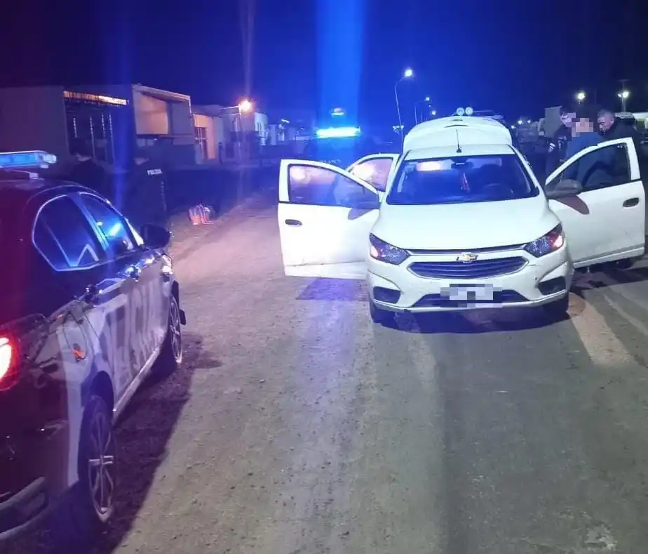 APREHENDIERON A CINCO PERSONAS, RECUPERARON ELEMENTOS ROBADOS Y SECUESTRARON DOS VEHÍCULOS TRAS OPERATIVO CERROJO - 1