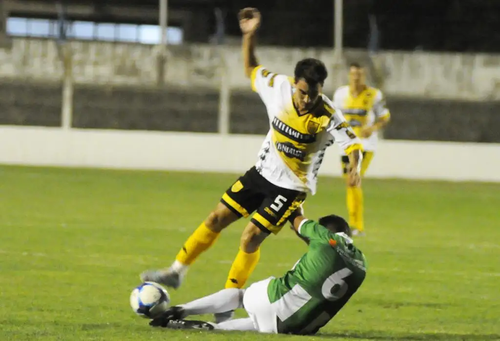Santamarina estuvo demasiado lejos del gol