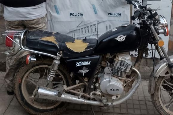 Allanamiento en La Tosquera: recuperan una moto robada