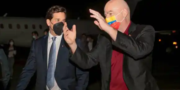 ¿Y los hospitales? Maduro ordena construcción de estadio y Centro Nacional de Fútbol en Caracas