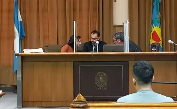 Estuvo tres años preso por abuso sexual y fue absuelto gracias a fotos de la fiesta de egresados de su hija