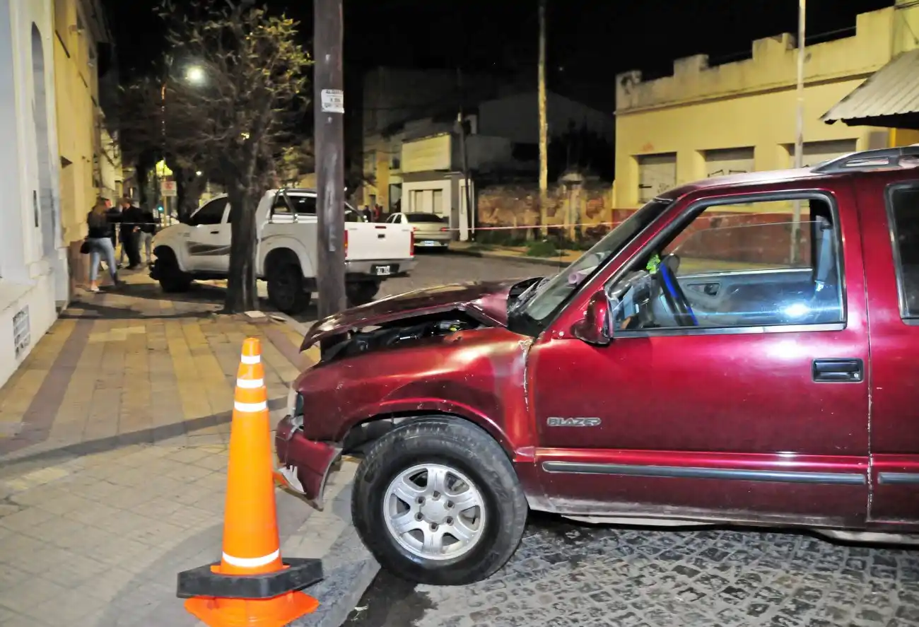 Chocaron dos camionetas en Pinto y 14 de Julio