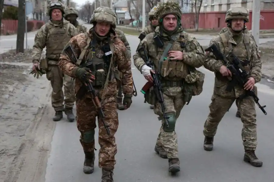 Ucrania mantiene la contraofensiva frente a la retirada de las tropas rusas