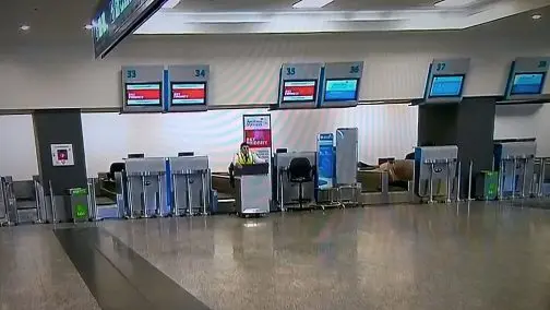 No hay vuelos de Aerolíneas y Austral por el paro de los gremios