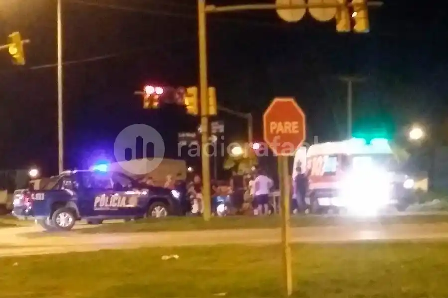 Fuerte accidente en la RN34: un motociclista chocó de atrás a un colectivo de larga distancia