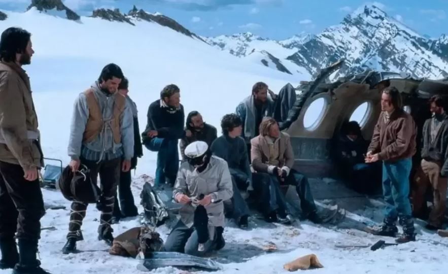 "La Sociedad de la Nieve": Las impactantes diferencias entre las fotos reales y las de Netflix