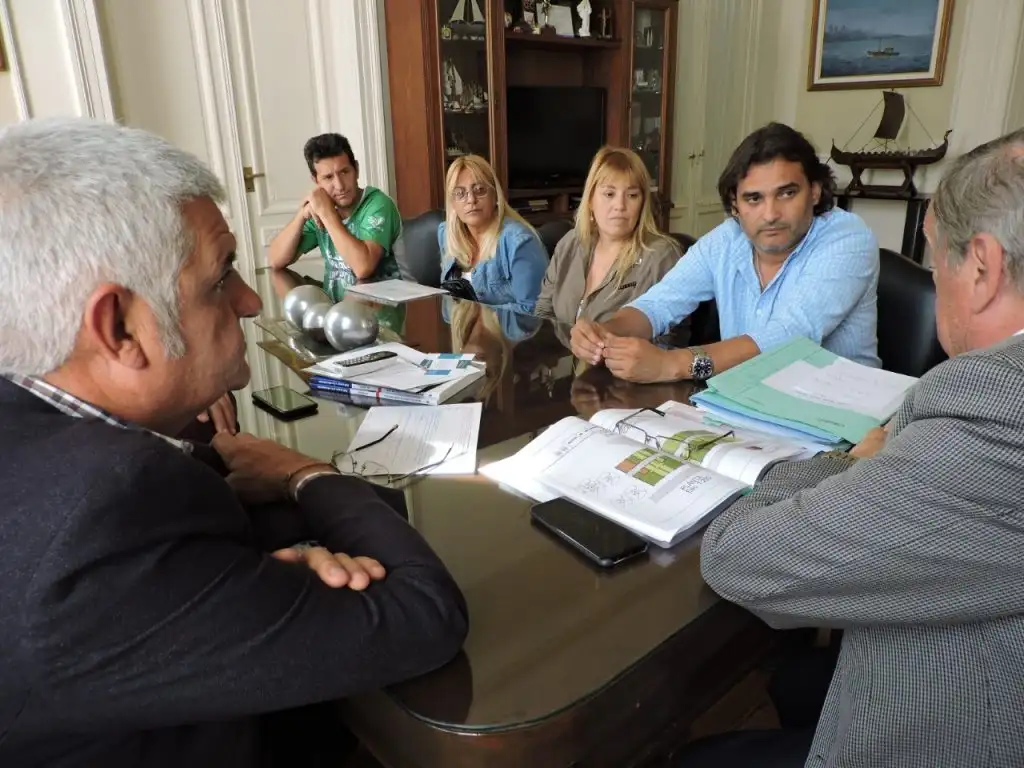 Entregaron materiales al Club Defensores del Cerro 