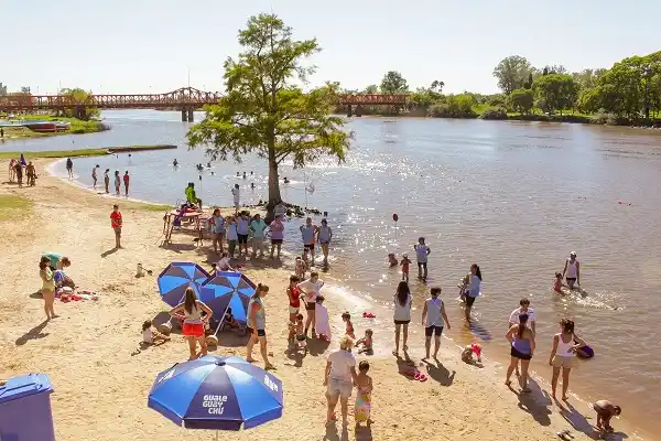 Dispusieron enfermeros y guardavidas para la Playa del Puente