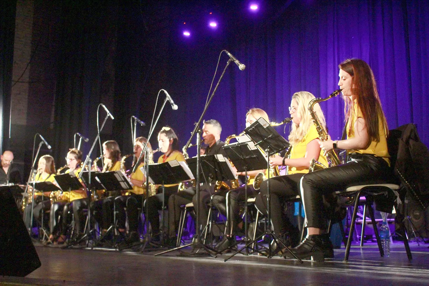 Orquesta. Con la participación de grandes músicos.