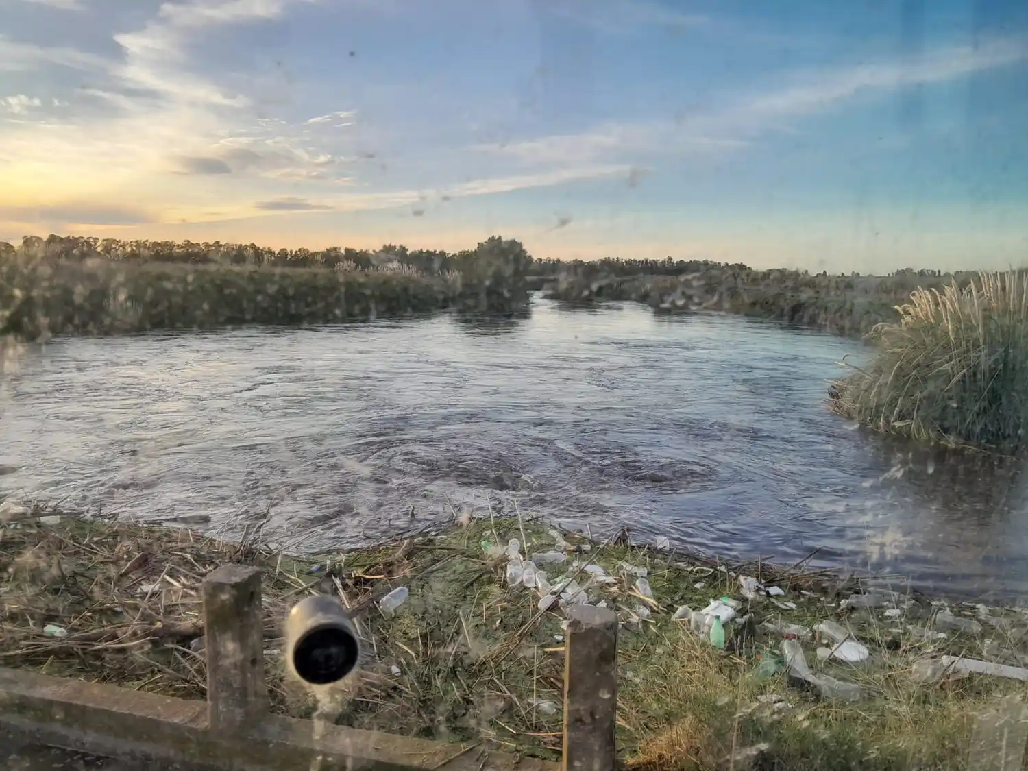 Claromecó: Limpian el Puente de Rincón de Gallego para prevenir desbordes