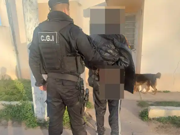 Un ladrón se metió a una casa y un vecino lo "salió a correr" para que no se escape: quedó preso