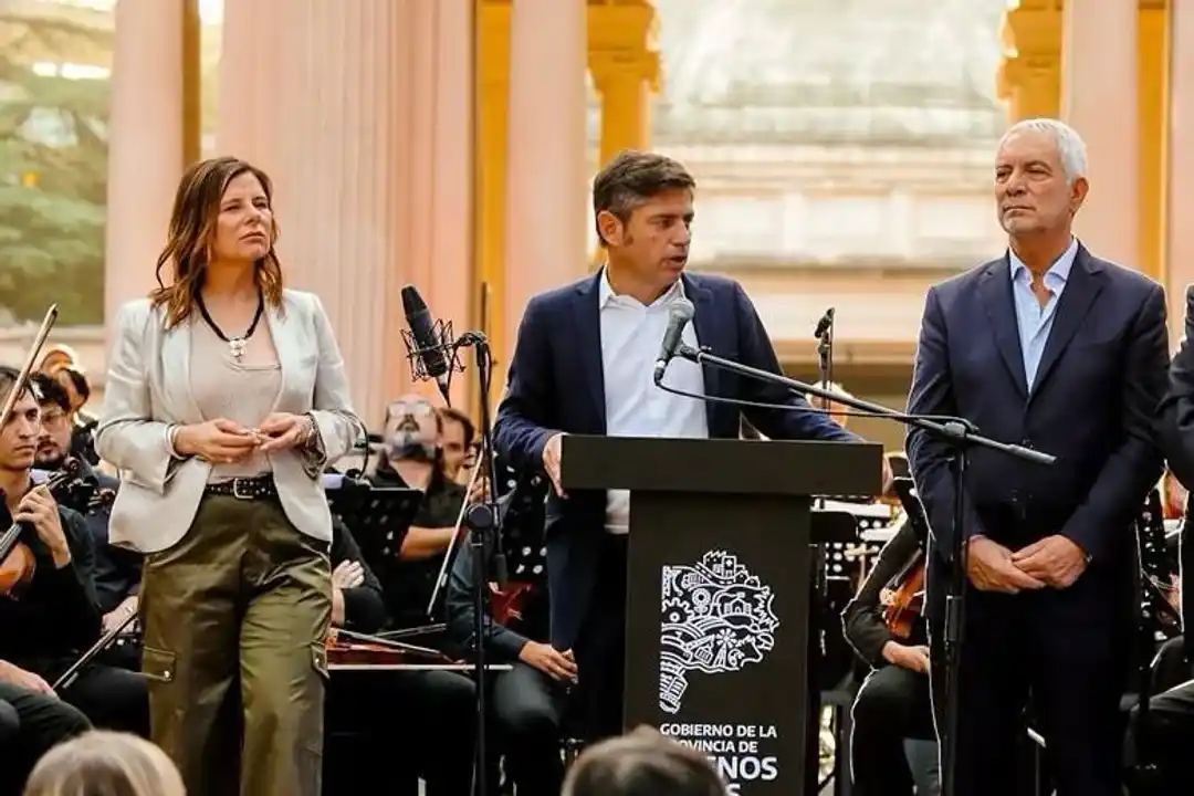 Axel Kicillof junto a Florencia Saintout y Gabriel Katopodis.