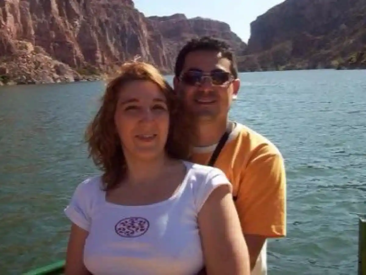 Asesinó a puñaladas a su esposa delante de su hijo de 8 años, llamó al 911 y luego confesó: "Me cansé, maté a mi mujer"