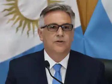 Llaryora mejora las jubilaciones en Córdoba: aumento histórico y bono adicional