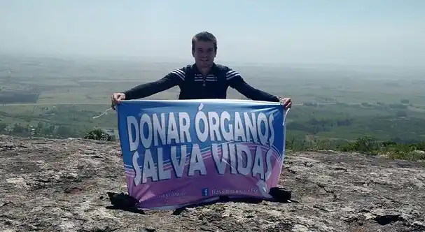 Nicolás Bernhardt escaló 500 metros para dar su mensaje