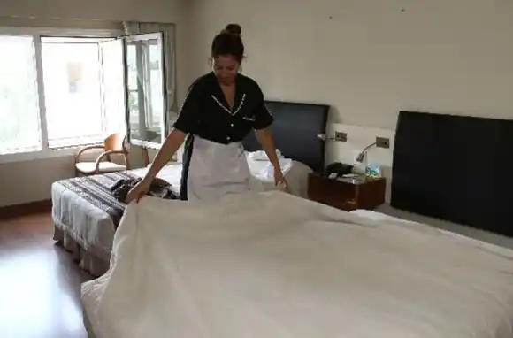 Hoteleros y gastronómicos se preparan para un fin de semana extra largo con buenas expectativas