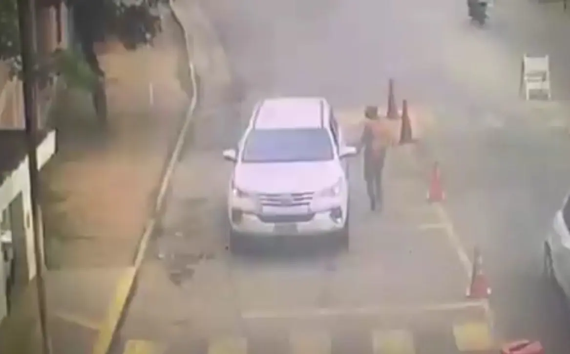 EN VIDEO: revelan el momento en el que llega el carro bomba a la Brigada 30 de ejército nacional de Colombia