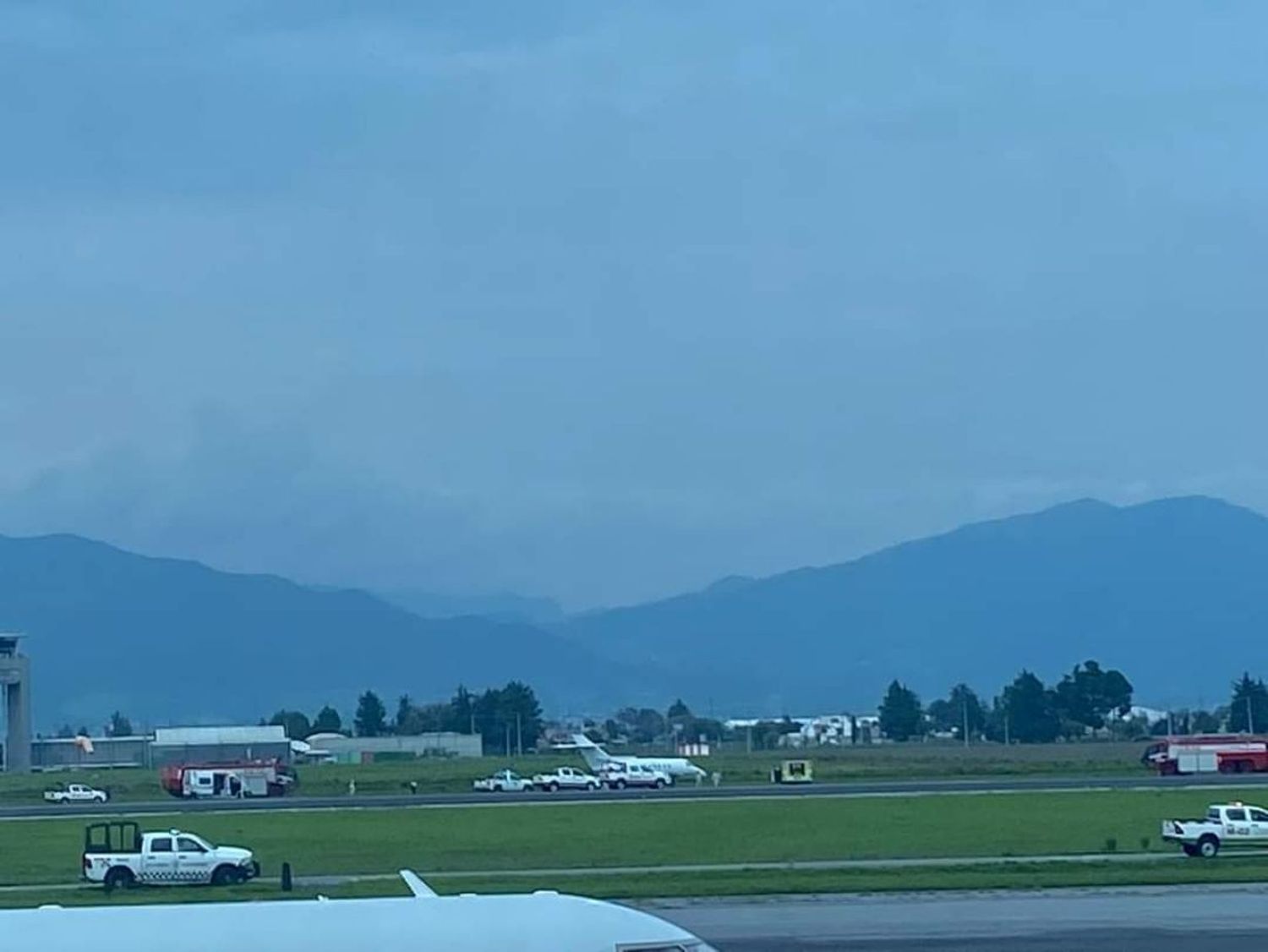 Hawker sale de pista y provoca el cierre del aeropuerto de Toluca: esto sabemos