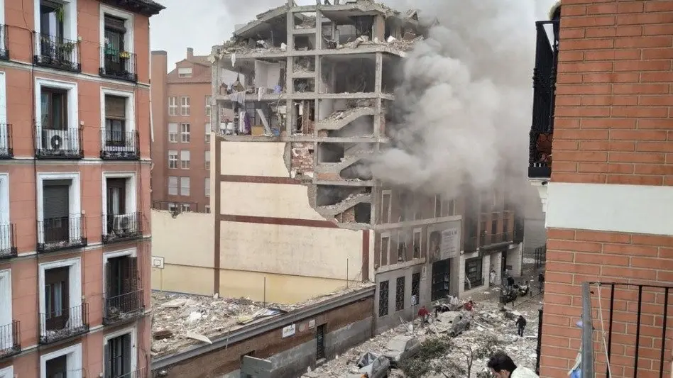 Al menos tres personas murieron tras una explosión en un edificio en el centro de Madrid
