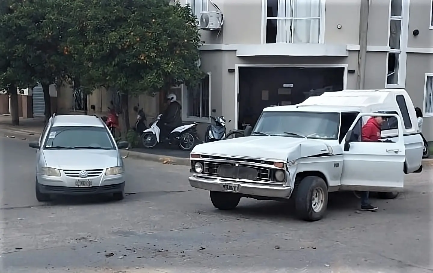 Accidente en Oliveira Cézar y Almafuerte: lesionados se negaron al traslado al Hospital