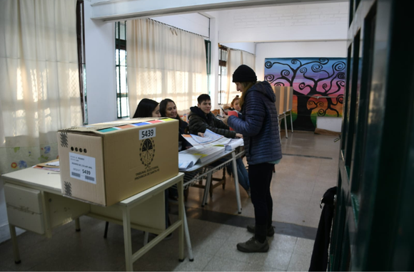 Abrieron los centros de votación en Rosario: dónde voto y cómo consultar el padrón