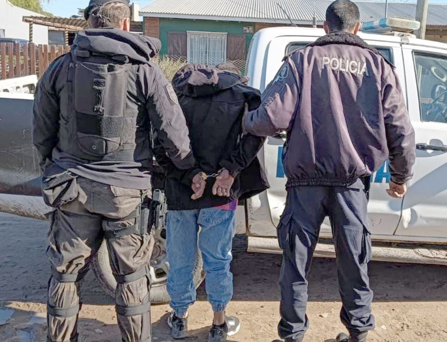 A disposición. De la Justicia, quedó uno de los moradores de la finca allanada