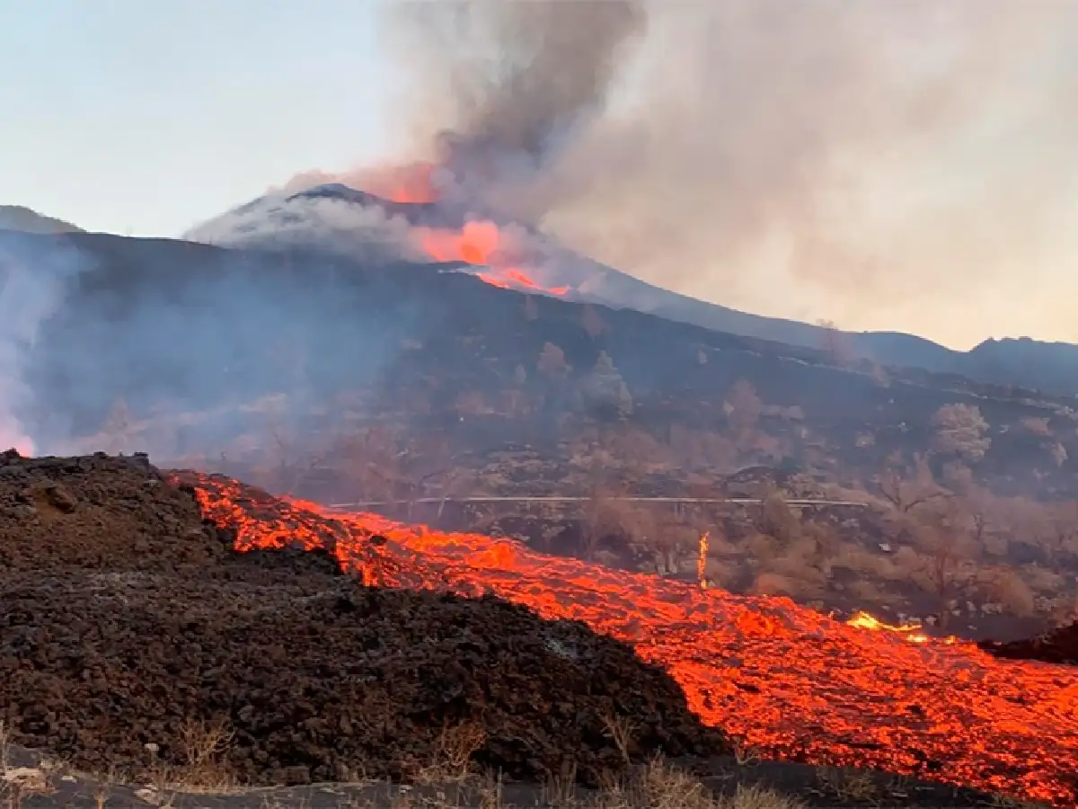 España: a un mes de la erupción del volcán de La Palma, no hay perspectiva de que cese